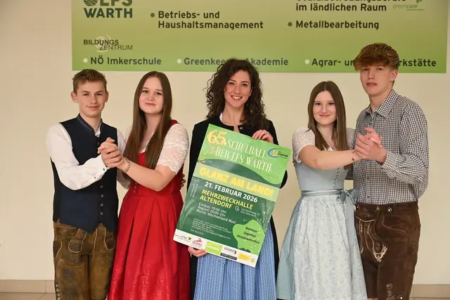 Stefan Stickelberger, Kerstin Pichler, Ballorganisatorin Jennifer Pauer, Carina Posch und Christoph Erlach sind das Ballkomitee. | Foto: Jürgen Mück