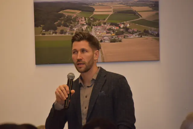 Gemeinderat und Pädagoge Andreas Mittl betonte die Qualität der Schule in Deutsch Schützen, sieht aber auch Vorteile in größeren Einheiten. | Foto: MeinBezirk/Michael Strini
