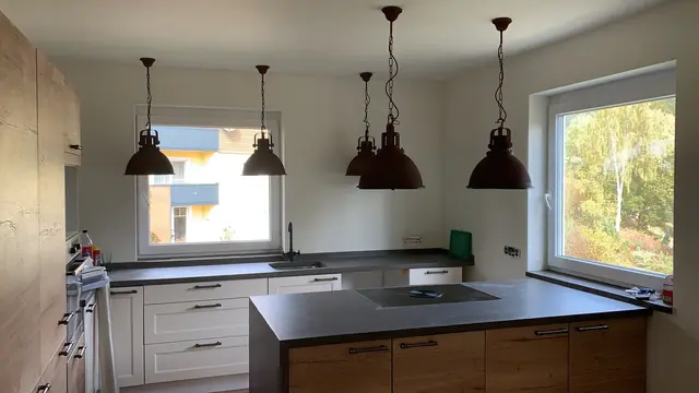 Experte aus Steuerberg verschönert mit Mikrozement Wände, Böden & Co.