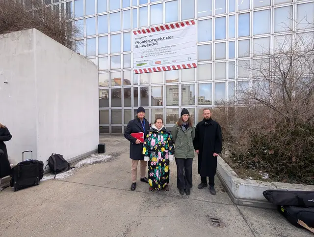 Die "Allianz Alte WU" machte gegen den Abriss der alten WU mobil.  Architekt Johannes Zeininger, Mena Huber, Bettina Doser und Grunnar Grandl (v.l.).  | Foto: Fabian Franz/MeinBezirk