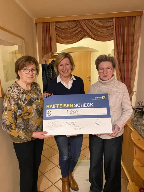 Hedwig Eidenhammer, Obfrau der Nachbarschaftshilfe, Margit Eidenhammer, Obfrau der ÖVP Lengau, und Ulrike Egger, Kassiererin der „Nachbarschaftshilfe Lengau“. | Foto: ÖVP Lengau