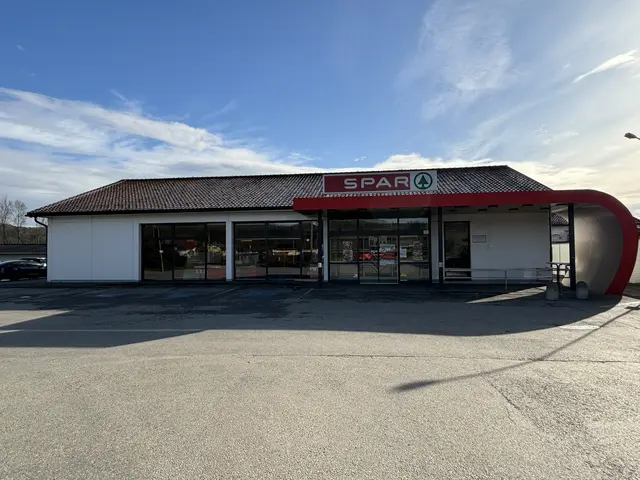 Das alte Spar-Gebäude in Heimschuh bekommt ein Facelifting. Die Innenräume werden den Ansprüchen und Bedürfnissen der Firma GlasCorner entsprechend umgebaut und angepasst. | Foto: MeinBezirk/Waltraud Fischer