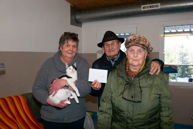 Elisabeth Platzky mit Leonard und Waltraud Ascher im Katzenzimmer. | Foto: Santrucek