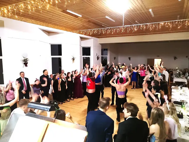 Beste Stimmung auf der Tanzfläche: Die Band Music &amp; Life sorgte für musikalische Unterhaltung bis in die späten Stunden. | Foto: Thomas Lämmermayer