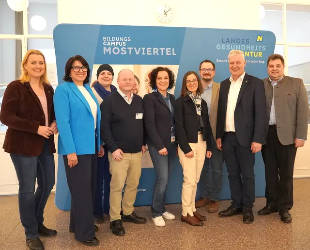 Stadträtin Beate Hochstrasser, Stadträtin Elisabeth Asanger, Studiengangsleiterin USTP St. Pölten Petra Ganaus, Hochschul-Dozent Johannes Schirghuber, Direktorin des Bildungscampus Mostviertel Manuela Mayer, Kaufmännische Direktorin des Landesklinikum Mauer Regina Bauer, Mitarbeiter der Geschäftsführung Gesundheit Mostviertel GmbH Berthold Hebrank, Landesrat Anton Kasser, Abgeordneter zum NÖ Landtag Mario Wührer | Foto: Landesklinikum Mauer