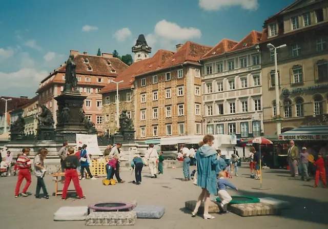 Eine der ersten Aktionen von Fratz Graz verwandelte den Hauptplatz in eine Spielfläche. | Foto: Fratz Graz