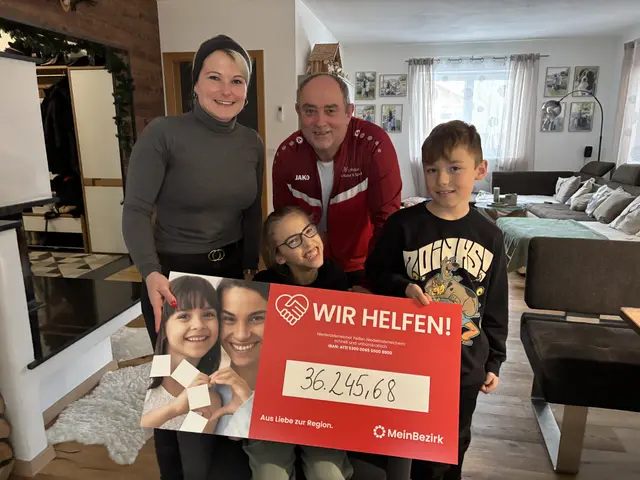 Auch der Opa war zu Tränen gerührt – Lara und ihre Familie freuen sich sehr. Jetzt können der Reha-Autositz und der Mono-Ski gekauft werden. | Foto: MeinBezirk