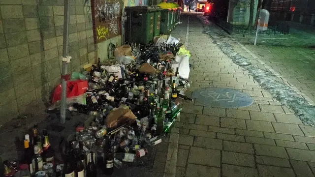 Während zunächst nur die Glascontainer weichen mussten, wurde mittlerweile die gesamte Müllinsel verlegt.  | Foto: z.V.g.