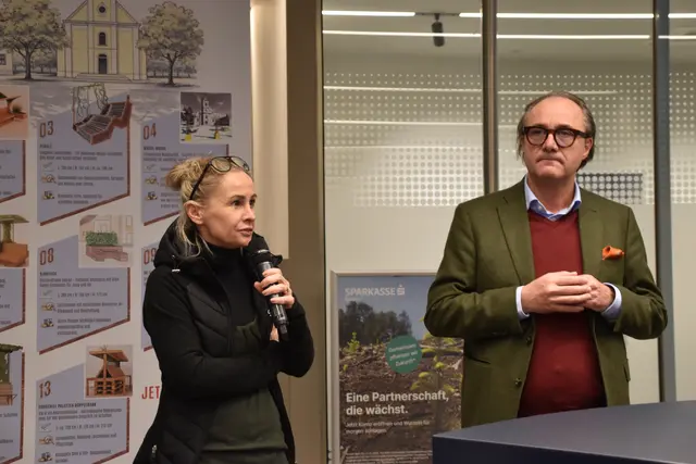 HTL Mödling: Klassenvorständin Marion Divis und Abteilungsvorstand Johann Grubmüller. | Foto: Mirjam Preineder