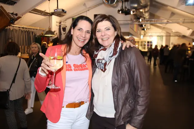 Auf die Tanzfläche begaben sich Nadine Eder und Sabine Piepenborn.