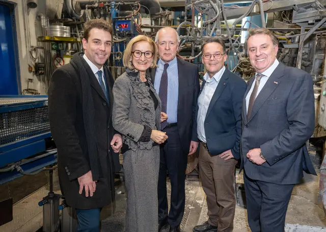 Manuel Aichberger (Bürgermeister Lilienfeld), Landeshauptfrau Johanna Mikl-Leitner, Veit Schmid-Schmidsfelden (Obmann Metalltechnische Industrie NÖ), Oliver Glitzner (Geschäftsführer Neuman Aluminium Austria) und WKNÖ-Präsident Wolfgang Ecker | Foto: NLK Khittl