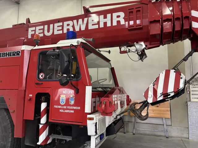 Lieblingsfahrzeug von „Ossi“: die „Dicke Berta“, das 50-Tonnen-Kranfahrzeug. | Foto: Alexandra Goll