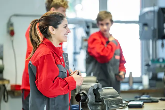 Praxisnah ausgebildet, bestens betreut: In der Thöni Lehrwerkstätte werden Lehrlinge Schritt für Schritt zu gefragten Fachkräften von morgen. | Foto: Thöni