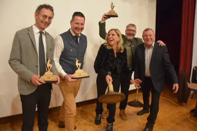 und es war viel Spaß mit dabei, Herr Bezirkshauptmann Dr. Michael Berger, Bürgermeister Andreas Brugger, Frau Landtagsabgeordnete, Katrin Brugger, Bürgermeister Stefan Jöchl und Josef Edenhauser.