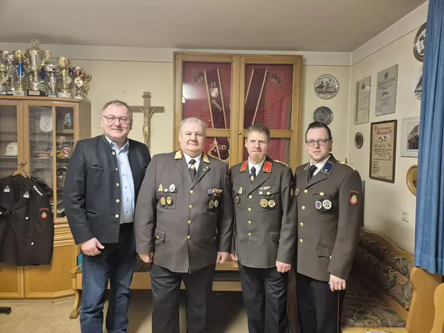 Bürgermeister Reichenvater mit Kommandant Willinger, Stellvertreter Scheidl und Toifl. | Foto: Feuerwehr Altenburg