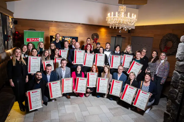 Insgesamt wurden 28 Mitarbeiterinnen aus Salzburg und Tirol ausgezeichnet. Darunter drei aus dem Bezirk Schwaz bzw. aus dem Zillertal.  | Foto: SPAR