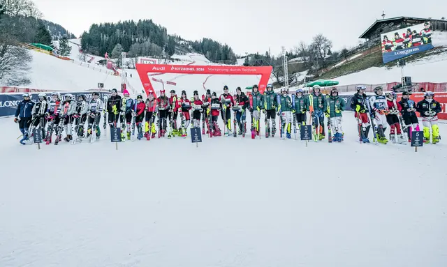 Die besten Teams des heurigen Junior Race im Ziel des Ganslernhangs. | Foto: K.S.C./Stefan Adelsberger