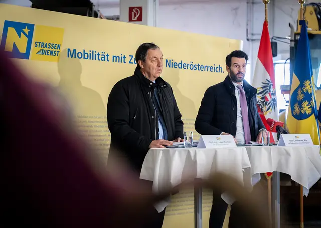 Bei der Pressekonferenz zum Straßenbauprogramm 2026. | Foto: NLK Pfeffer