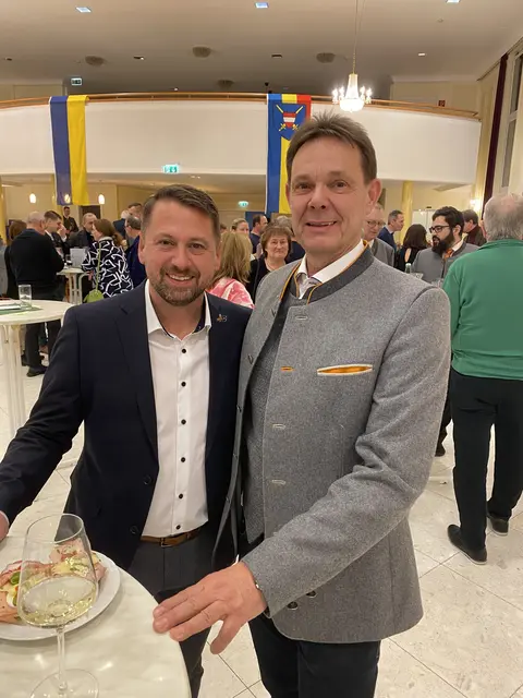 Volkshilfe-Vizepräsident Hans Hager wurde von Dürnkruts Bürgermeister Stefan Istvanek eingeladen, das Programm der Volkshilfe beim Neujahrsempfang zu präsentieren. | Foto: Volkshilfe