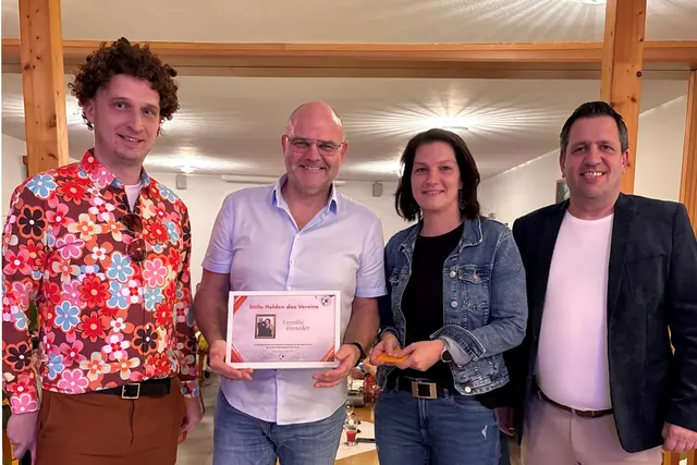 Sektionsleiter Hannes Riegler, Familie Honeder, Peter Lingg.  | Foto: Social ADvantage