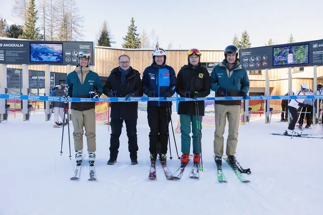 Im Bild (v.l.): Gabriel Sieghartsleitner (Prokurist OÖ Seilbahnholding), Martin Winkler (Landesrat, AR-Vorsitzender Dachstein Tourismus AG), Markus Achleitner (Wirtschafts- und Tourismus-Landesrat, AR-Vorsitzender OÖ Seilbahnholding), Andreas Derndorfer (Direktor Raiffeisenverband Salzburg, Aufsichtsrat Dachstein Tourismus AG) und Rupert Schiefer (Geschäftsführer OÖ Seilbahnholding, Vorstand Dachstein Tourismus AG). | Foto: Land OÖ/Margot Haag