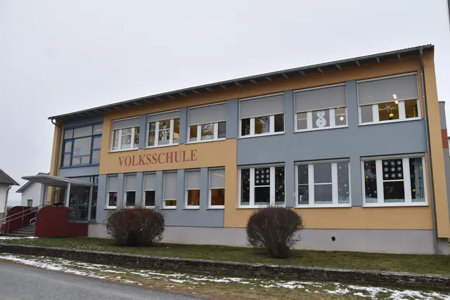 Viele Kritikerinnen und Kritiker wollen eine Schließung der Volksschule Deutsch Schützen verhindern. | Foto: MeinBezirk/Michael Strini