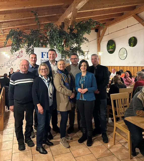 Von links: Hugo Anzinger, Ricardo Lang, Ulrike Wall, Michael Raml, Anneliese Kitzmüller, Thomas Zauner, Stefanie Hofmann, Jürgen Möstl. | Foto: FPÖ Bezirk Rohrbach