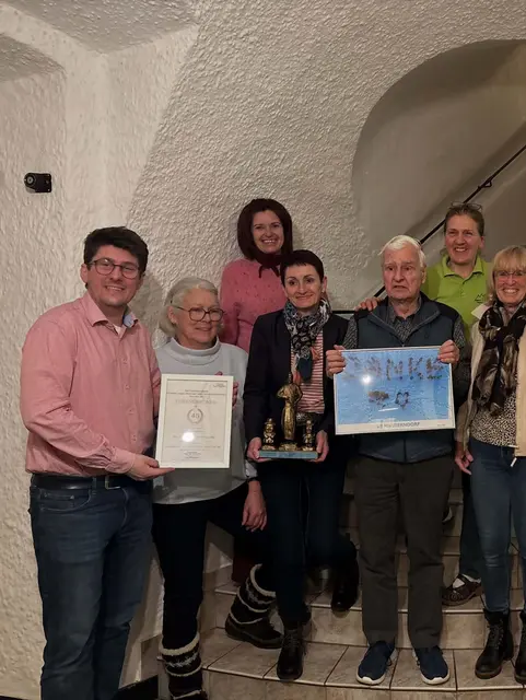Von links nach rechts: Christian Mauser, ehem. VS-Lehrerin Gerti Pichler, VOL Dipl.-Päd. Andrea Frischauf, GF Mag. Susanne Duschek, Ma, Prof. Helmut Maletzke, Elisabeth Mauser, ehem. VS-Schulleiterin Elke Bärenthaler | Foto: Mauser Mühltaler
