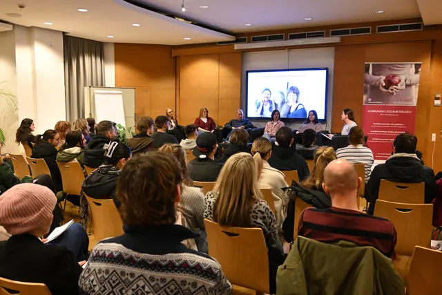 Der Saal war gut gefüllt, das Interesse groß. | Foto: Königer