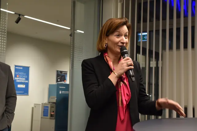 Elisabeth Lambert, Stv. Vorstandsvorsitzende der Sparkasse Baden unterstützt das Projekt Schatten. | Foto: Mirjam Preineder
