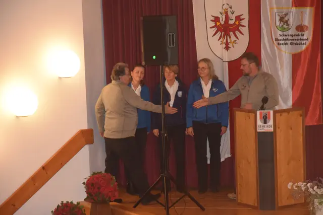 Dieser wird von den OK Team "Engeln" Michaela Schipflinger, Waltraud Reiter und Janet Rosenkranz auf die Bühne begleitet. 