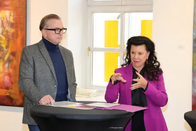 Sponsorin Anita Frauwallner freut sich besonders auf die Werke von Koloman Wallner.
