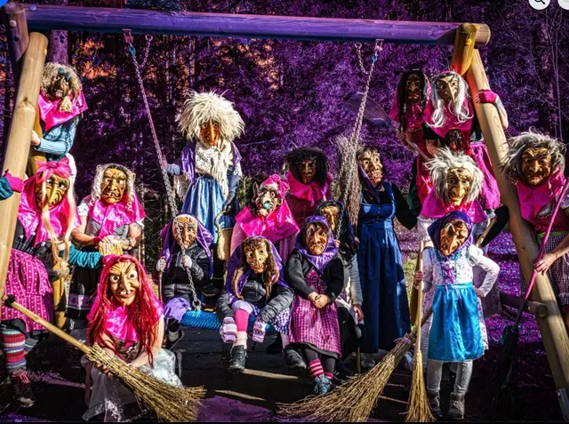 Die Zeit der Fetzigen Hexen ist wieder gekommen! Die Fasnacht wird durch den Frauenverein bereichert und etwas pinker.  | Foto: Thomas Steiner
