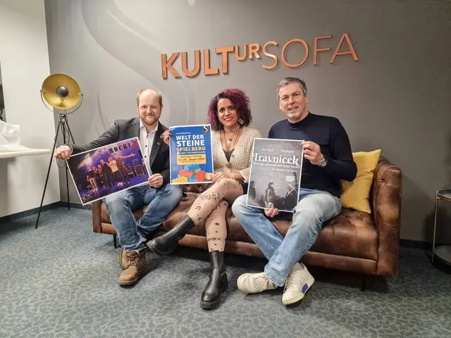 Kulturreferent Philipp Matouschek und Kulturamtsleiterin Birgit Valtan präsentierten zusammen mit Bürgermeister Manfred Lenger (r.) das Kulturprogramm Spielberg. | Foto: Stadtgemeinde Spielberg