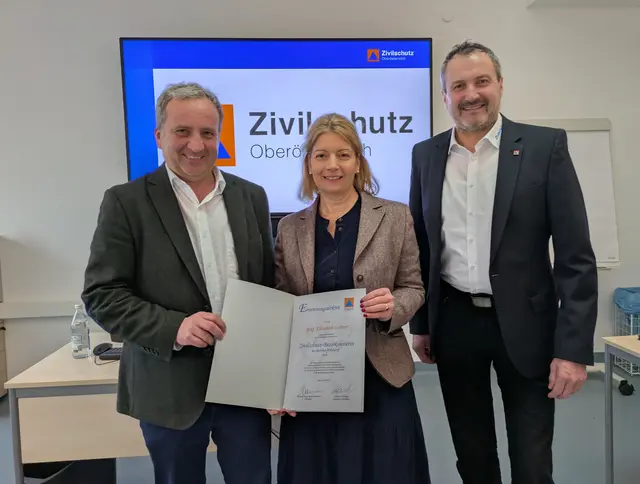 OÖ Zivilschutz-Präsident Michael Hammer, Bezirkshauptfrau Elisabeth Leitner und Zivilschutz-Geschäftsführer Christian Kloibhofer (vli.) | Foto: OÖ Zivilschutz