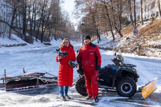 Sportreferentin Stadträtin DI Constance Mochar und Ewald Baumgartner, Eismeister vom Eislaufverein Wörthersee, freuen sich über die Freigabe zum Eislaufen am Lendkanal. | Foto: StadtKommunikation / Zechner