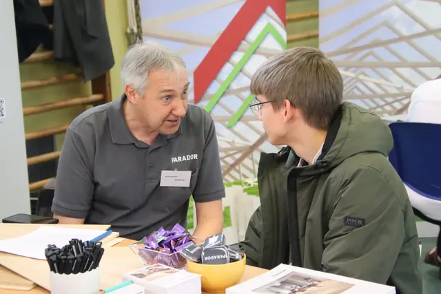 Der Parketthersteller Parador aus Güssing informierte. | Foto: Martin Wurglits