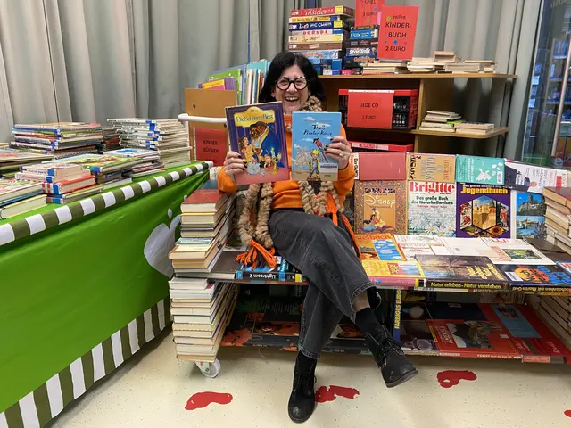 Birgit Ferstl lädt zum großen Abverkauf ein.  | Foto: Stadtmarketing