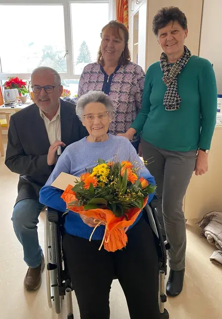 Bgm. Franz Dam, Jubilarin Frau Martha Ille, Frau Evelyne Triska und Frau Maria Prantner. | Foto: Marktgemeinde Absdorf