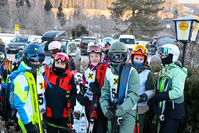 Zahlreiche Schüler tauschten das Klassenzimmer gegen die Piste.  | Foto: Manuela fotografiert (Manuela Pittini)