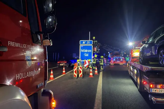 PKW-Bergung nach Verkehrsunfall auf der S3 bei der Abfahrt Hollabrunn Süd.