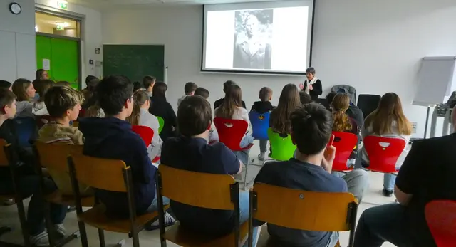 Konzentrierte Zuhörerinnen und Zuhörer in St. Margarethen an der Raab.  | Foto: Lila Winkel 