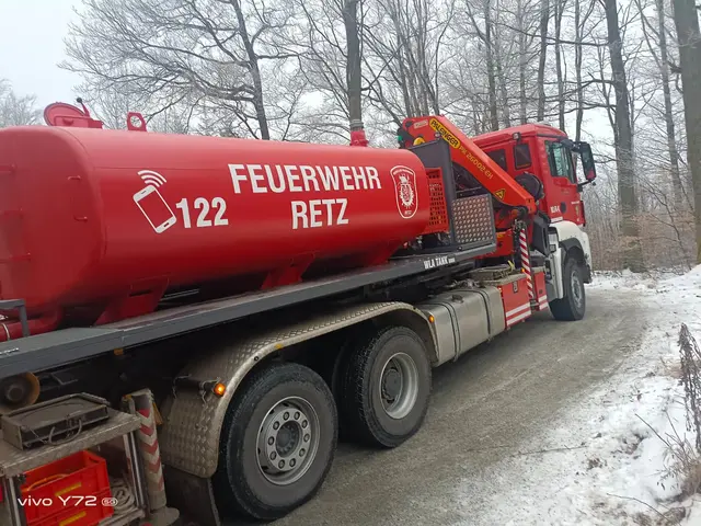 Pendelverkehr mit Tanklöschfahrzeugen zur Sicherstellung von Trinkwasser. | Foto: BFKDO Hollabrunn