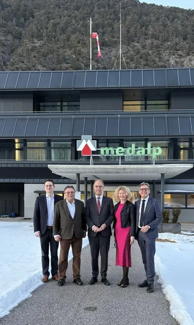 Jannik Trescher, Dr. Alois Schranz, Botschafter Peter Potman, Mag. Brigitte Trenker, Honorarkonsul Harald Gohm (v.l.). | Foto: medalp