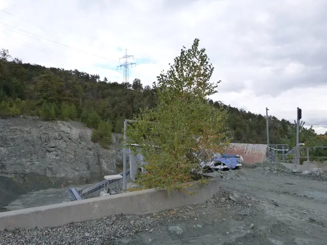 Die Stilllegung des Steinbruchs bringt zwar Entlastung vom Schwerverkehr, verursacht aber gleichzeitig erhebliche finanzielle Einbußen für die Gemeinde, den Betreiber und die betroffenen Lieferketten. | Foto: Vanessa Wittmann