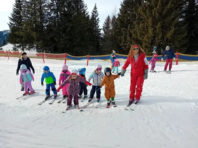 Drei Skilehrerinnen sorgten dafür, dass alle Kinder Skifahren lernten. | Foto: Gößler