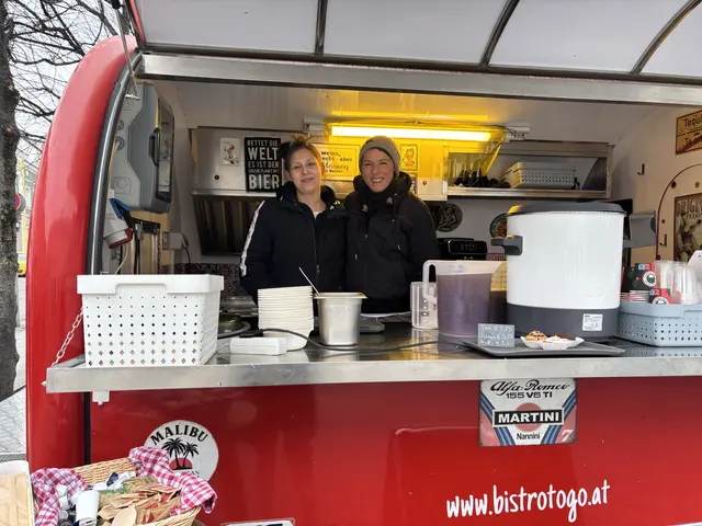 Natascha und Daniela mit ihrem Food-Truck vom Eventcatering "Bistro to go" aus Neulengbach | Foto: Lauren Fahrenberger / MeinBezirk