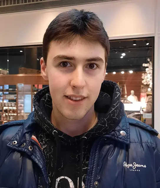 Meiner Meinung nach sollte der Wehrdienst auf 9 Monate erhöht werden, genau wie der Zivildienst. Julian Diewald, Krems