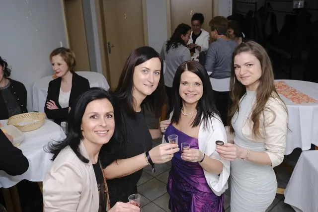 Ein Prost auf einen gelungenen Ballabend. | Foto: Santrucek