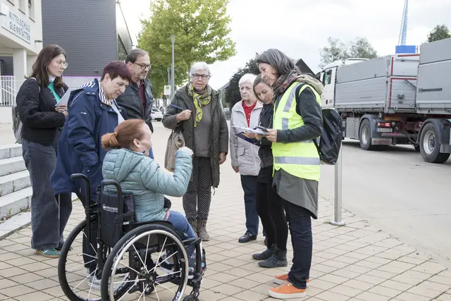 Bei einem gemeinsamen Spaziergang durch Gleinstätten sammelten die Bürgerinnen und Bürger gemeisam Ideen. | Foto: Ulla Sladek